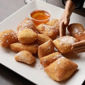 Misfits Dine & Drink Image 3